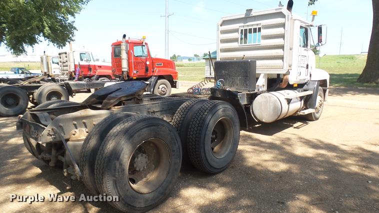 image for item DB3261 1995 Mack CH613 semi truck