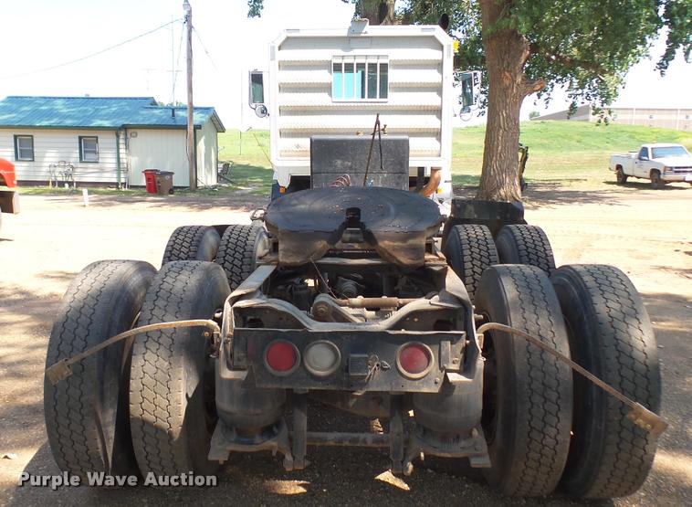 image for item DB3261 1995 Mack CH613 semi truck