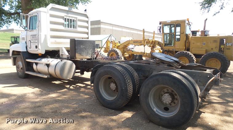 image for item DB3261 1995 Mack CH613 semi truck