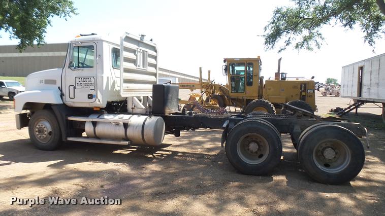 image for item DB3261 1995 Mack CH613 semi truck