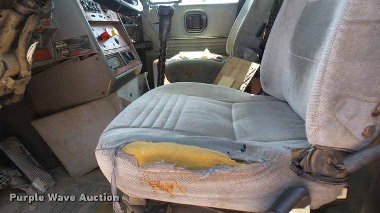 image for item DB3261 1995 Mack CH613 semi truck