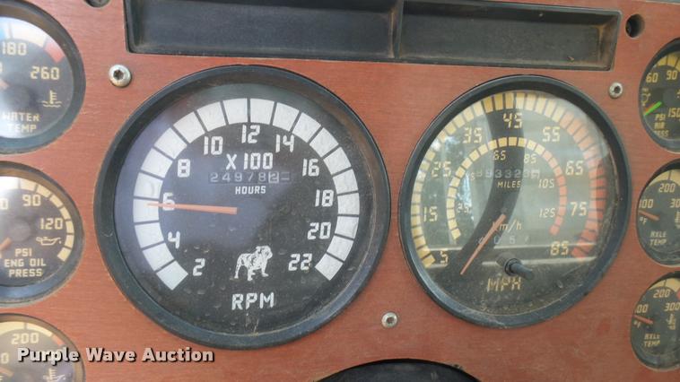 image for item DB3261 1995 Mack CH613 semi truck