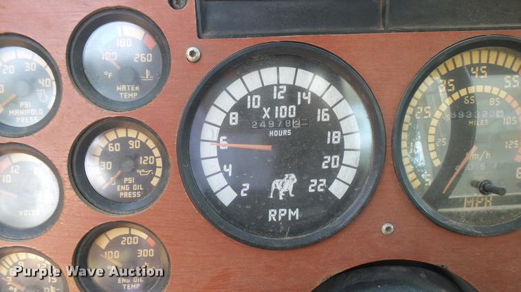 image for item DB3261 1995 Mack CH613 semi truck