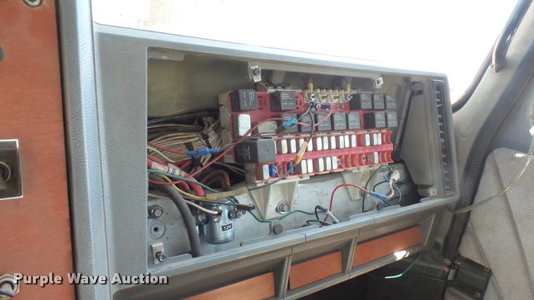 image for item DB3261 1995 Mack CH613 semi truck