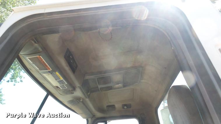 image for item DB3261 1995 Mack CH613 semi truck