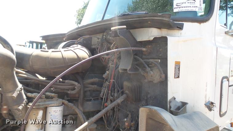 image for item DB3261 1995 Mack CH613 semi truck