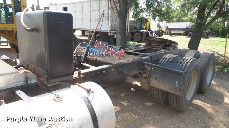 image for item DB3261 1995 Mack CH613 semi truck