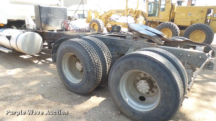 image for item DB3261 1995 Mack CH613 semi truck