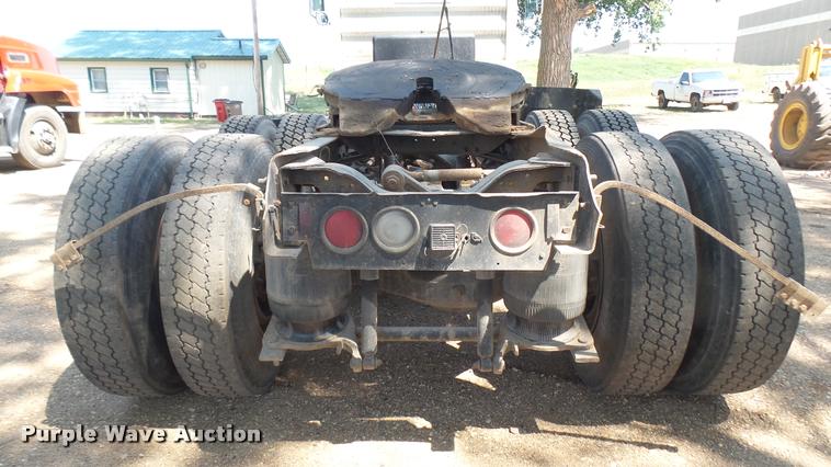 image for item DB3261 1995 Mack CH613 semi truck