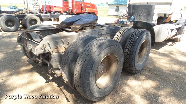 image for item DB3261 1995 Mack CH613 semi truck