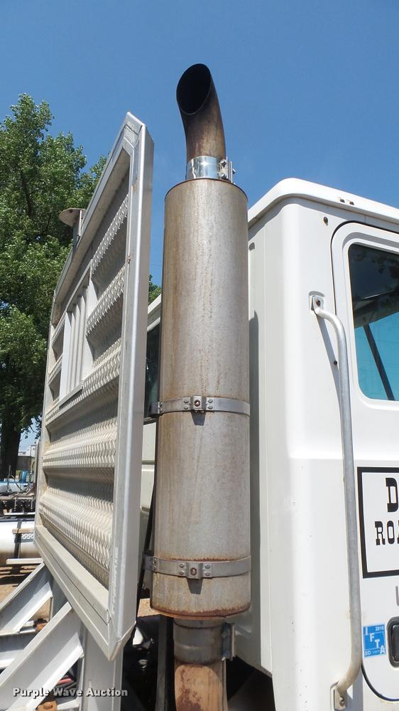 image for item DB3261 1995 Mack CH613 semi truck