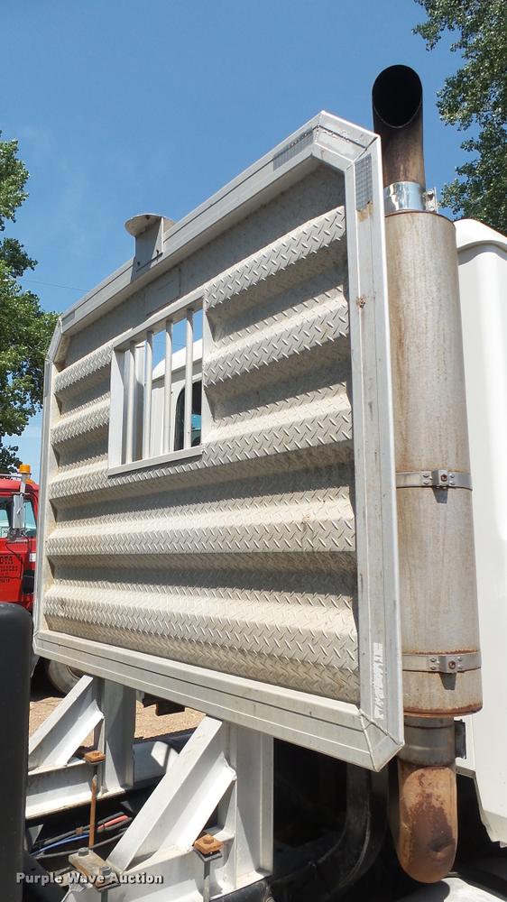 image for item DB3261 1995 Mack CH613 semi truck