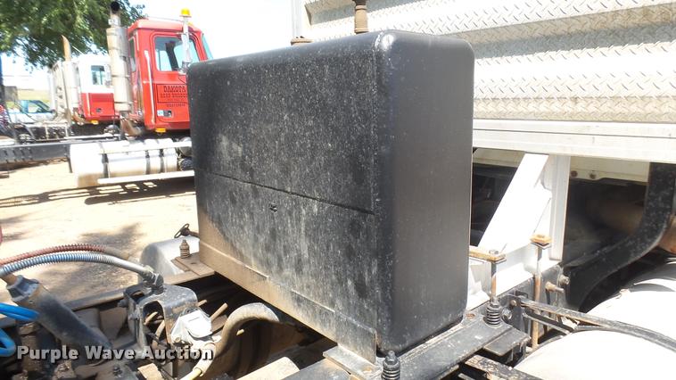 image for item DB3261 1995 Mack CH613 semi truck