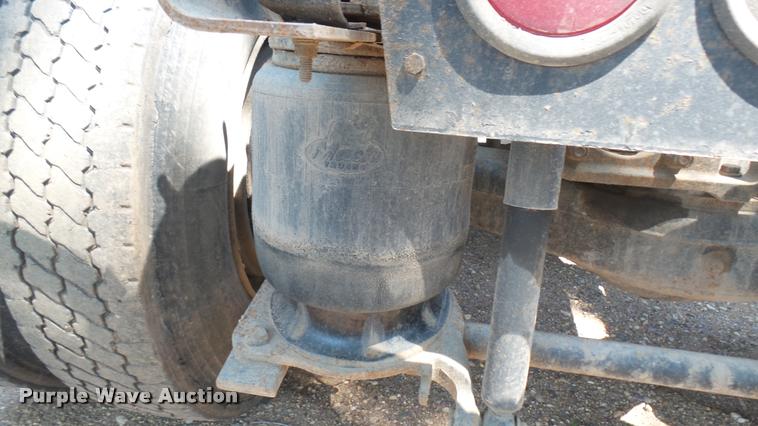 image for item DB3261 1995 Mack CH613 semi truck