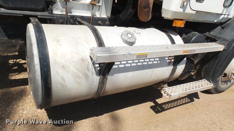 image for item DB3261 1995 Mack CH613 semi truck