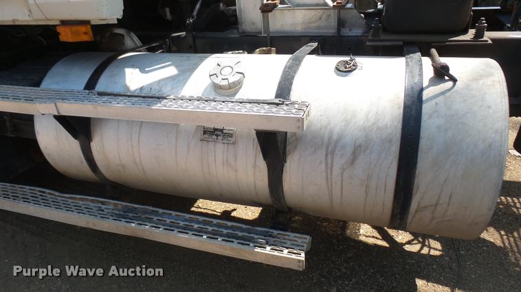 image for item DB3261 1995 Mack CH613 semi truck