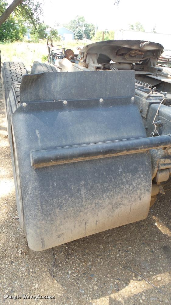 image for item DB3261 1995 Mack CH613 semi truck