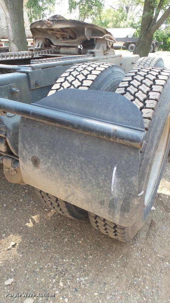 image for item DB3261 1995 Mack CH613 semi truck