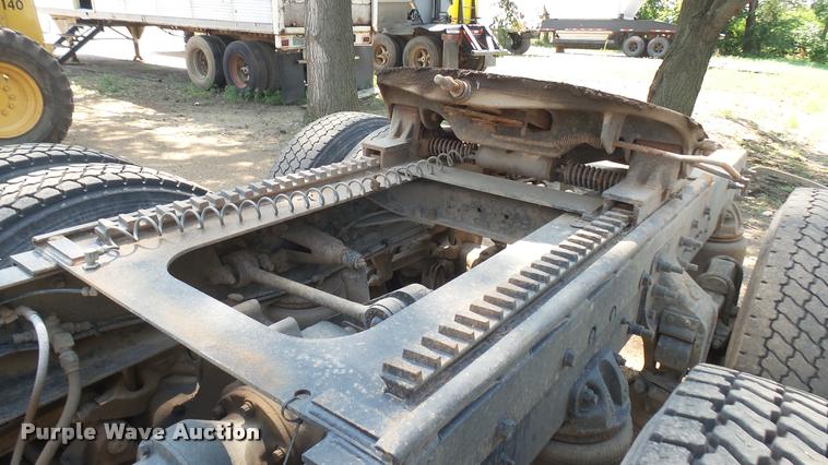 image for item DB3261 1995 Mack CH613 semi truck