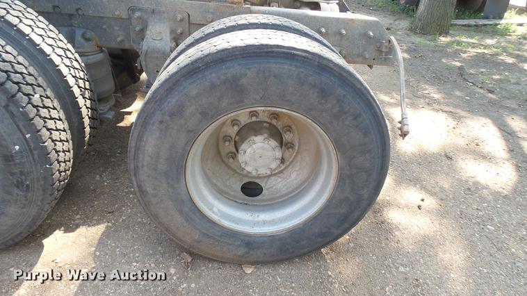 image for item DB3261 1995 Mack CH613 semi truck