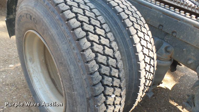 image for item DB3261 1995 Mack CH613 semi truck