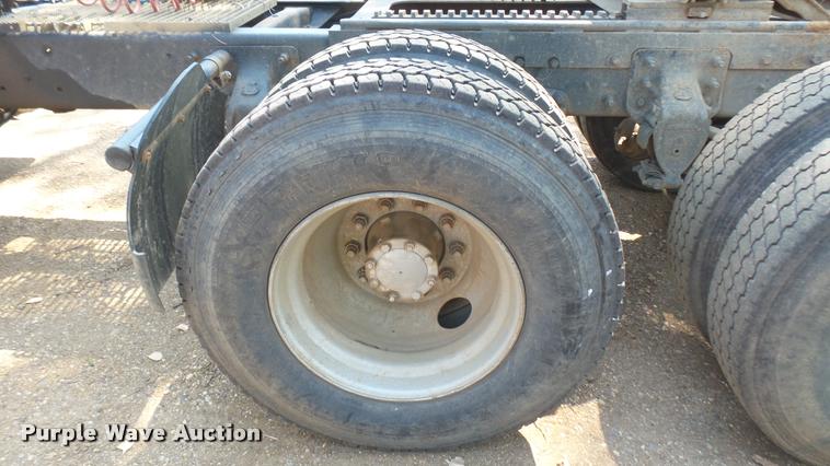 image for item DB3261 1995 Mack CH613 semi truck