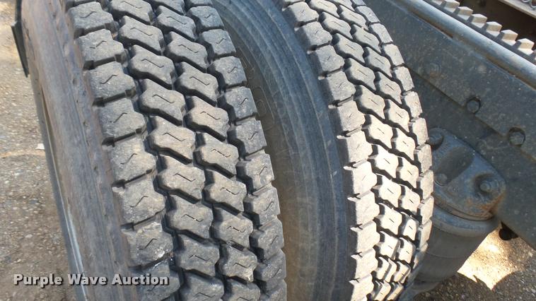 image for item DB3261 1995 Mack CH613 semi truck