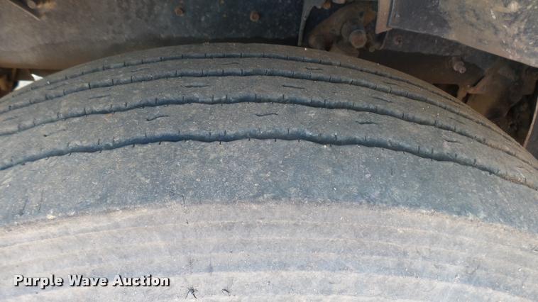 image for item DB3261 1995 Mack CH613 semi truck