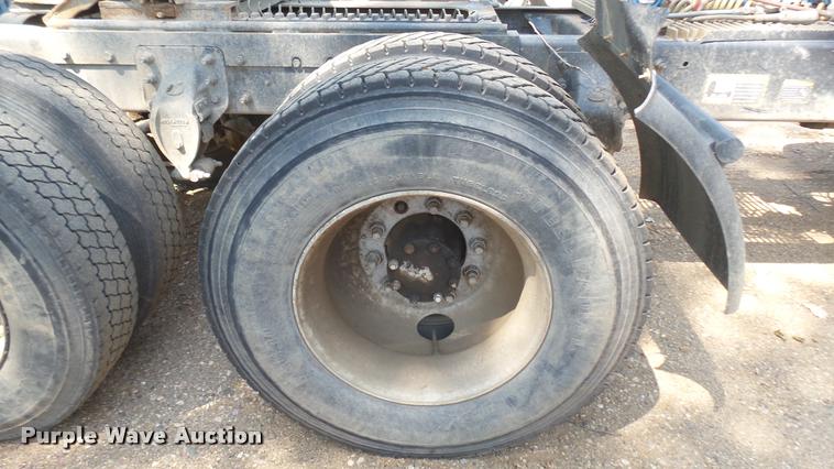 image for item DB3261 1995 Mack CH613 semi truck