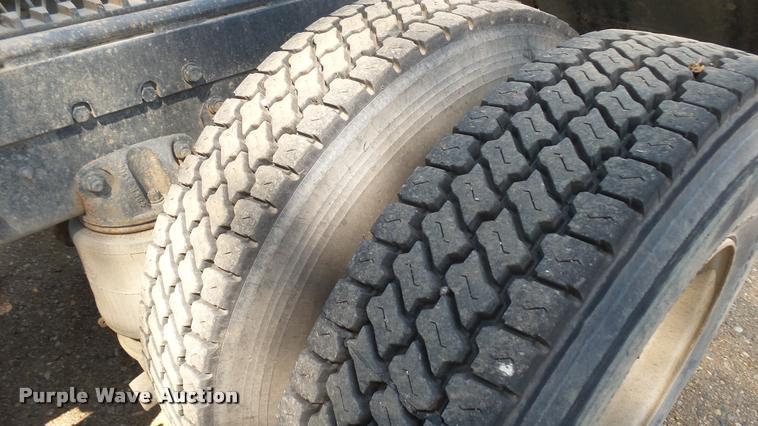 image for item DB3261 1995 Mack CH613 semi truck