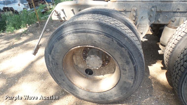 image for item DB3261 1995 Mack CH613 semi truck