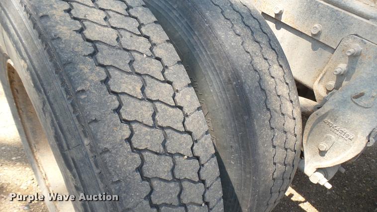 image for item DB3261 1995 Mack CH613 semi truck