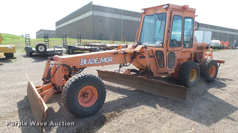 image for item DB3263 Blademor TCI-747 motor grader