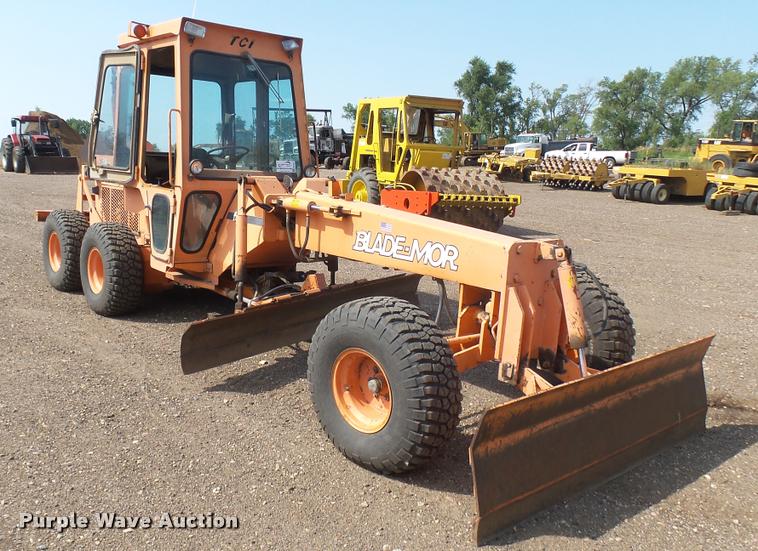 image for item DB3263 Blademor TCI-747 motor grader