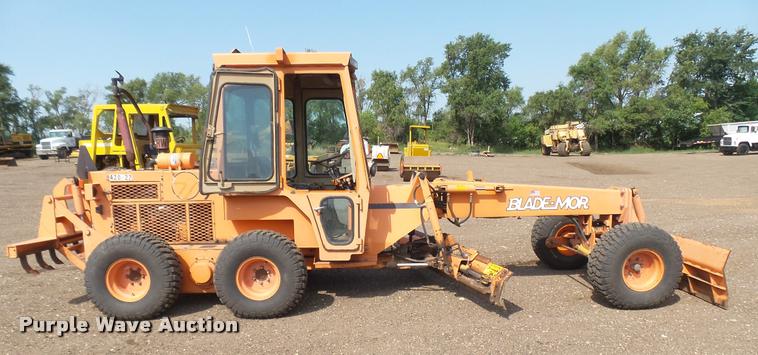 image for item DB3263 Blademor TCI-747 motor grader