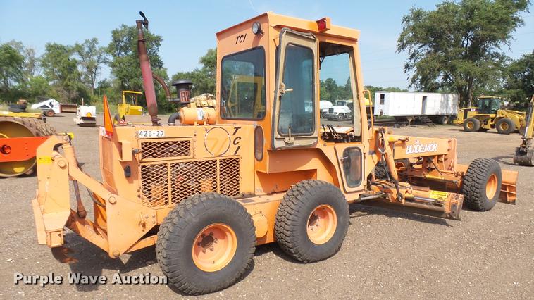 image for item DB3263 Blademor TCI-747 motor grader