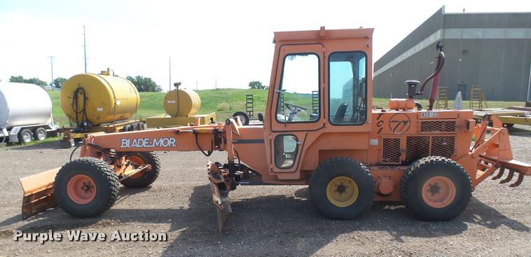 image for item DB3263 Blademor TCI-747 motor grader
