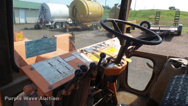 image for item DB3263 Blademor TCI-747 motor grader