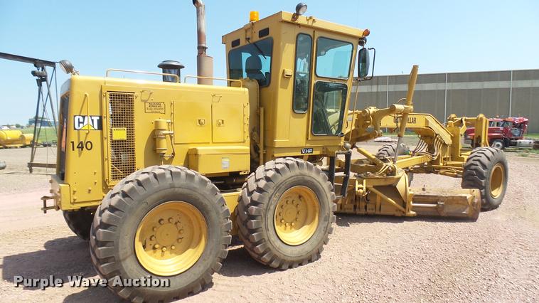image for item DB3264 1994 Caterpillar 140G motor grader