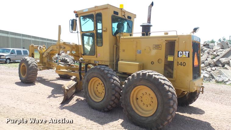 image for item DB3264 1994 Caterpillar 140G motor grader