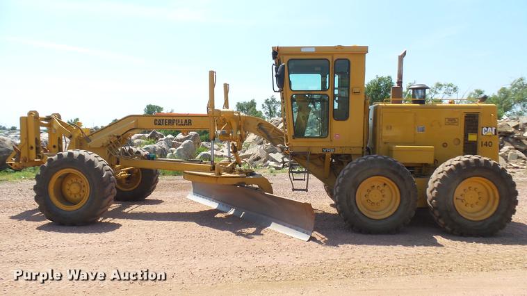 image for item DB3264 1994 Caterpillar 140G motor grader
