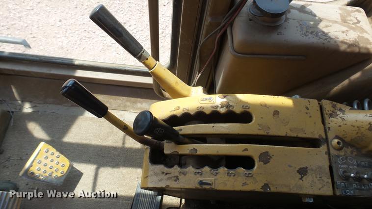 image for item DB3264 1994 Caterpillar 140G motor grader
