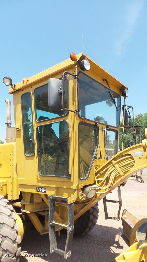 image for item DB3264 1994 Caterpillar 140G motor grader