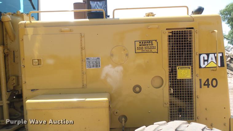 image for item DB3264 1994 Caterpillar 140G motor grader