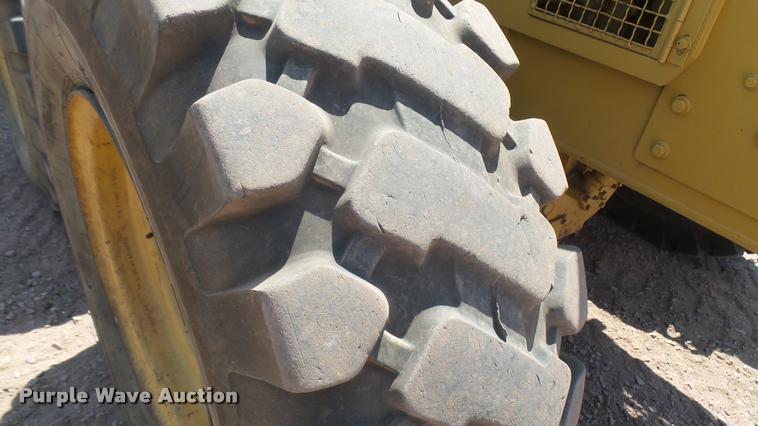 image for item DB3264 1994 Caterpillar 140G motor grader