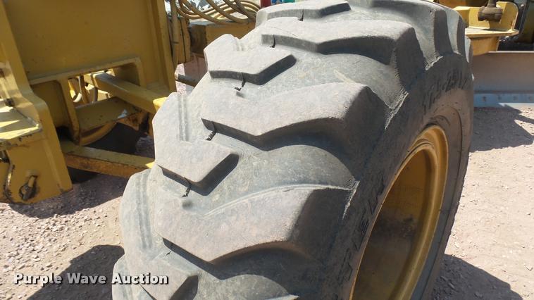 image for item DB3264 1994 Caterpillar 140G motor grader