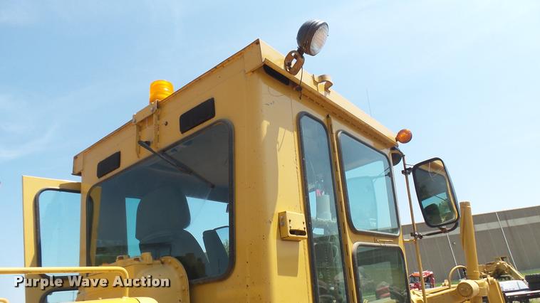 image for item DB3264 1994 Caterpillar 140G motor grader