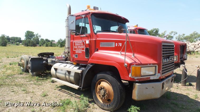 image for item DB3285 1995 Mack CH613 semi truck