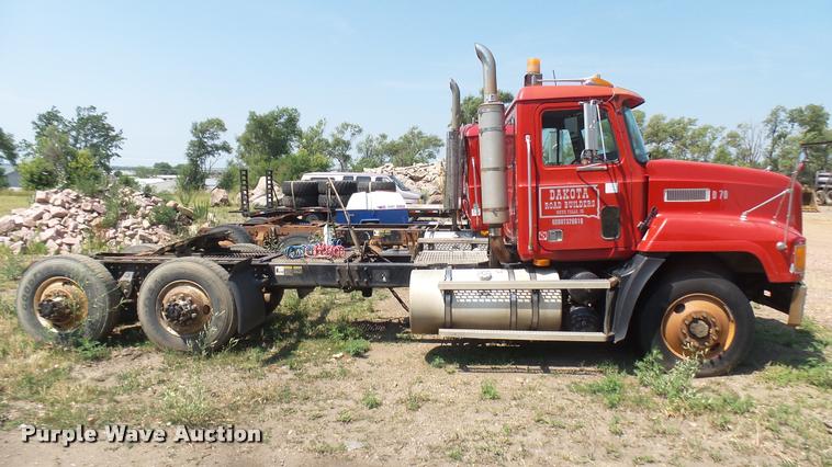 image for item DB3285 1995 Mack CH613 semi truck