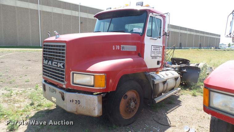 image for item DB3285 1995 Mack CH613 semi truck